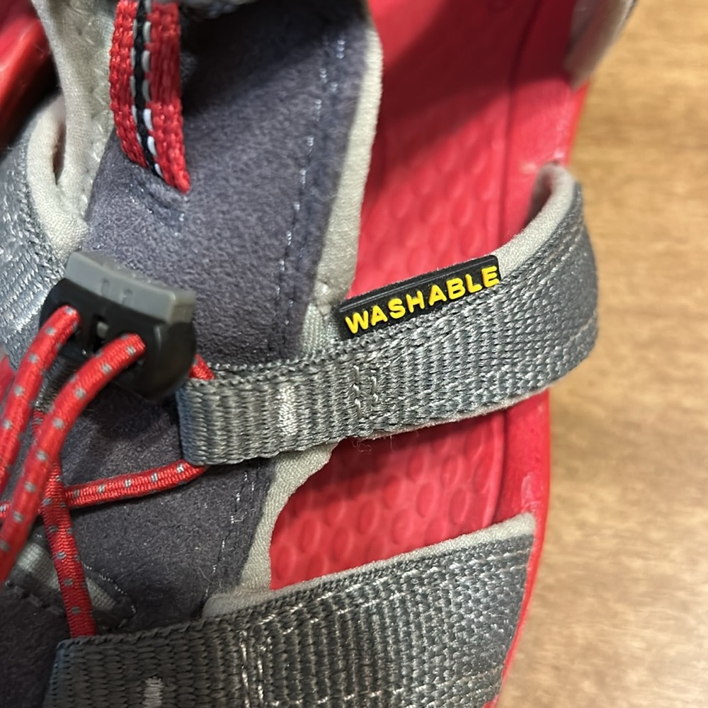KEEN Seacamp II CNX Water Sandals Gray Red Kids US 5 EU 37 Hiking Shoes
G - Picture 14 of 17